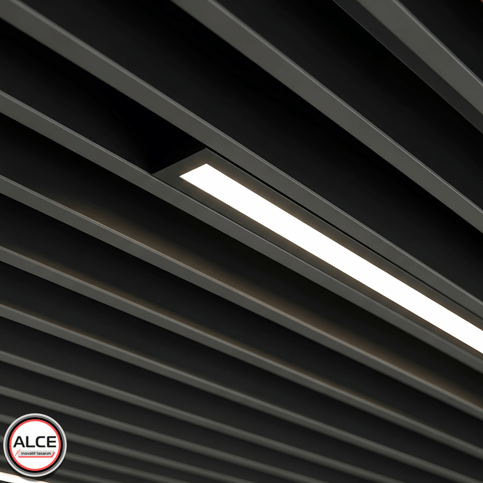 Metal Baffle Asma Tavan nedir sorusuna yanıt olarak, antrasit gri renkli lineer LED aydınlatmalı bu tavan sistemi modern ticari alanlarda estetik ve işlevsellik sunar – Alce İnovatif Tasarım